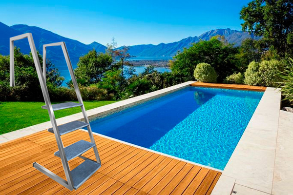 نردبان شیب دار استخر